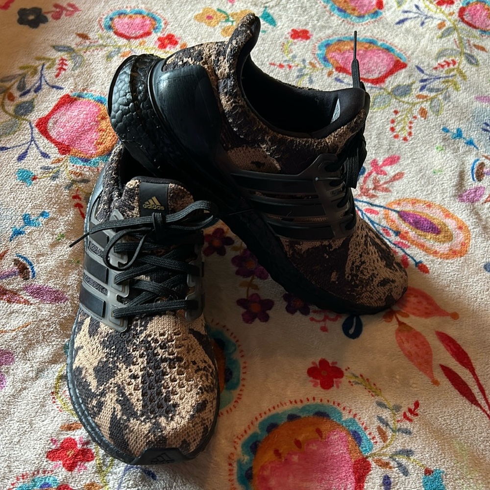 Ladie’s Adidas Ultra Boost size 7, like new